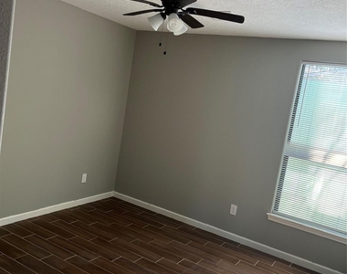 18222 Bonnie Alice Drive - Photo Thumbnail 6
