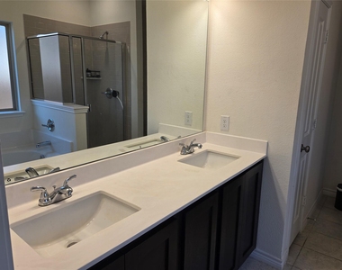 2932 Desert Lily Lane - Photo Thumbnail 10