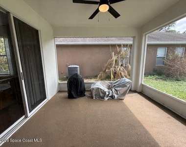 631 Waterside Circle - Photo Thumbnail 11