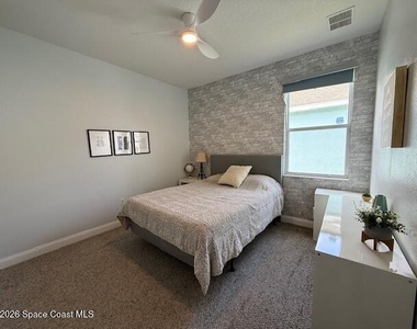 631 Waterside Circle - Photo Thumbnail 9