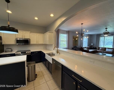 631 Waterside Circle - Photo Thumbnail 3