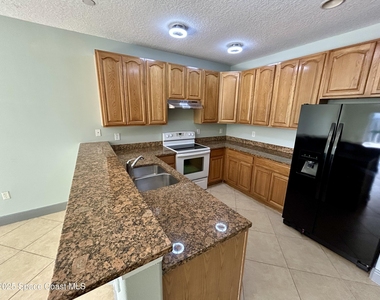 910 Twisting Branch Court - Photo Thumbnail 7