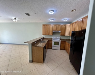 910 Twisting Branch Court - Photo Thumbnail 4