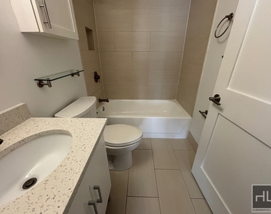 East 91st Street - Photo Thumbnail 6