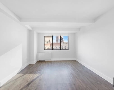 East 91st Street - Photo Thumbnail 4