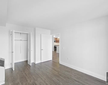 East 91st Street - Photo Thumbnail 5