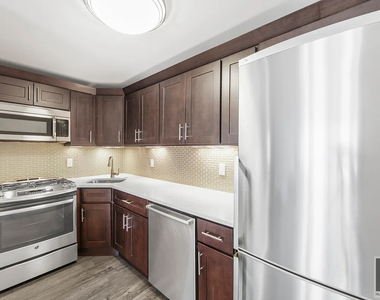 East 91st Street - Photo Thumbnail 2