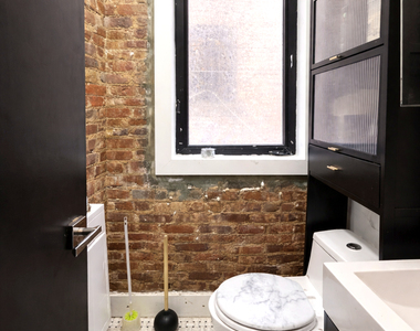 1066 Putnam Avenue - Photo Thumbnail 4