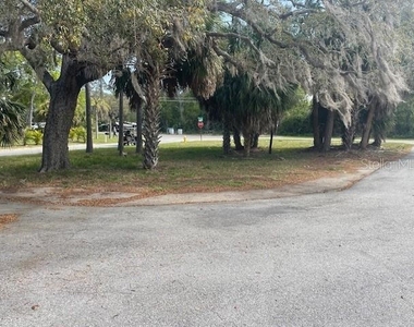 333 Lagoon Drive - Photo Thumbnail 12