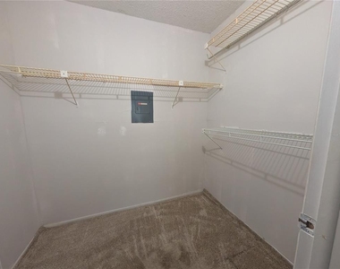 11620 Park Boulevard - Photo Thumbnail 15