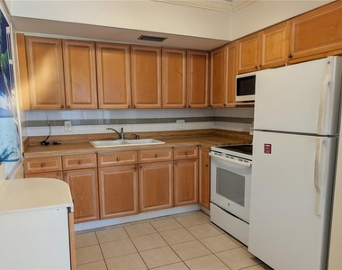 11620 Park Boulevard - Photo Thumbnail 4