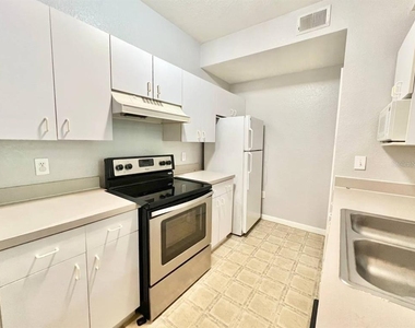 17110 Carrington Park Drive - Photo Thumbnail 8