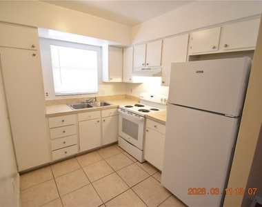 3910 44th Street N - Photo Thumbnail 13
