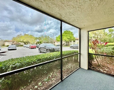 3323 Crystal Court E - Photo Thumbnail 25
