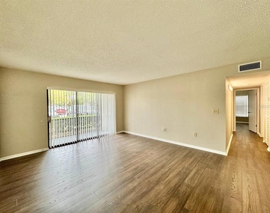 3323 Crystal Court E - Photo Thumbnail 6