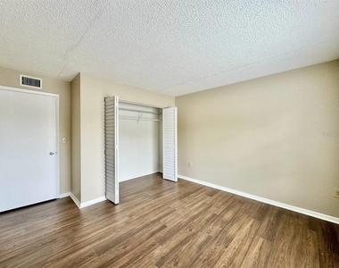 3323 Crystal Court E - Photo Thumbnail 16