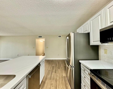 3323 Crystal Court E - Photo Thumbnail 13