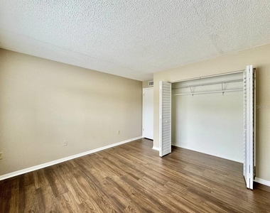 3323 Crystal Court E - Photo Thumbnail 17