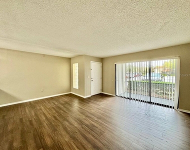 3323 Crystal Court E - Photo Thumbnail 5