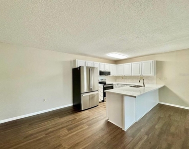 3323 Crystal Court E - Photo Thumbnail 8