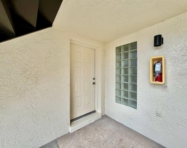 3323 Crystal Court E - Photo Thumbnail 2