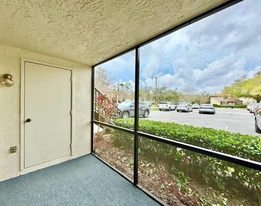 3323 Crystal Court E - Photo Thumbnail 26