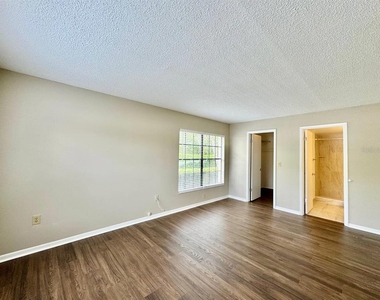 3323 Crystal Court E - Photo Thumbnail 21
