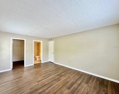 3323 Crystal Court E - Photo Thumbnail 20