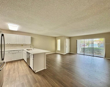3323 Crystal Court E - Photo Thumbnail 7