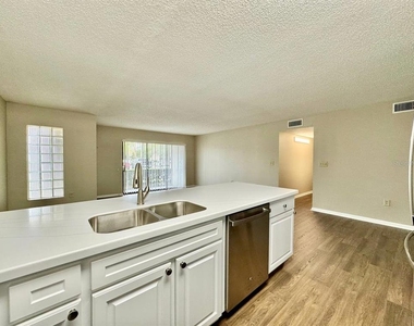 3323 Crystal Court E - Photo Thumbnail 12