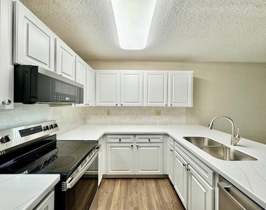 3323 Crystal Court E - Photo Thumbnail 14