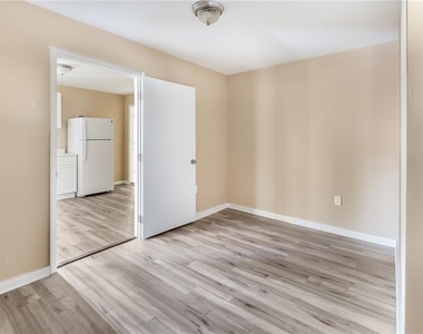418 E Amelia Avenue - Photo Thumbnail 17