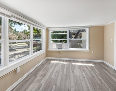 418 E Amelia Avenue - Photo Thumbnail 6
