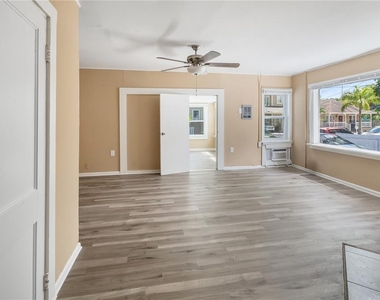 418 E Amelia Avenue - Photo Thumbnail 12