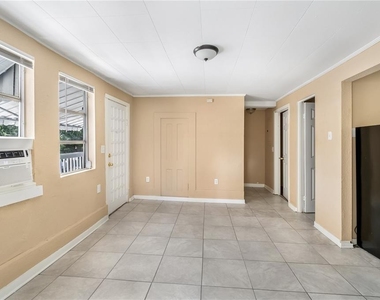 418 E Amelia Avenue - Photo Thumbnail 5
