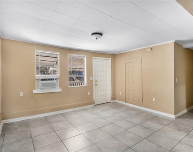 418 E Amelia Avenue - Photo Thumbnail 3