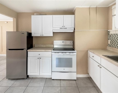 418 E Amelia Avenue - Photo Thumbnail 12