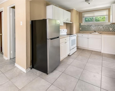 418 E Amelia Avenue - Photo Thumbnail 9