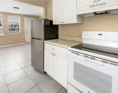 418 E Amelia Avenue - Photo Thumbnail 10