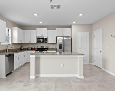 7109 Paradise Island Court - Photo Thumbnail 15