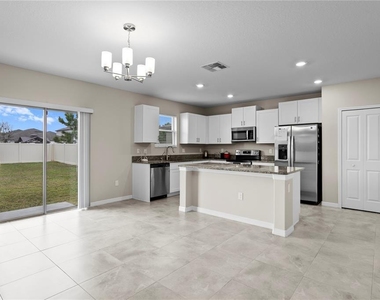 7109 Paradise Island Court - Photo Thumbnail 14