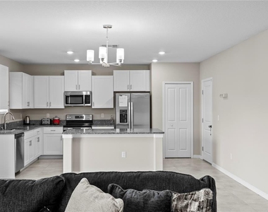 7109 Paradise Island Court - Photo Thumbnail 12