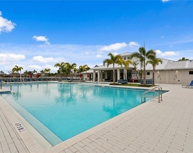 7109 Paradise Island Court - Photo Thumbnail 43