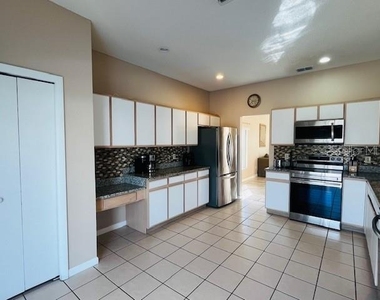 439 Bloomingdale Drive - Photo Thumbnail 2