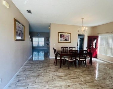 439 Bloomingdale Drive - Photo Thumbnail 7