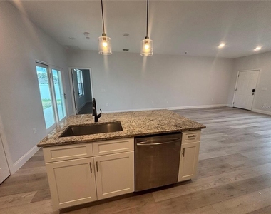 423 Churchill Court - Photo Thumbnail 4