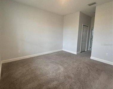 423 Churchill Court - Photo Thumbnail 12