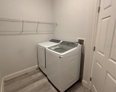 423 Churchill Court - Photo Thumbnail 7