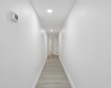 1605 8th Street - Photo Thumbnail 15