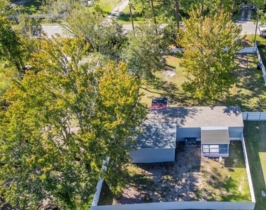 1605 8th Street - Photo Thumbnail 2
